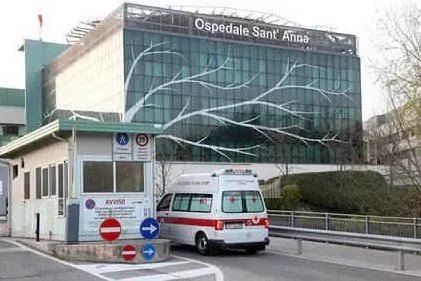 L'ospedale Sant'Anna di Como (Ansa)