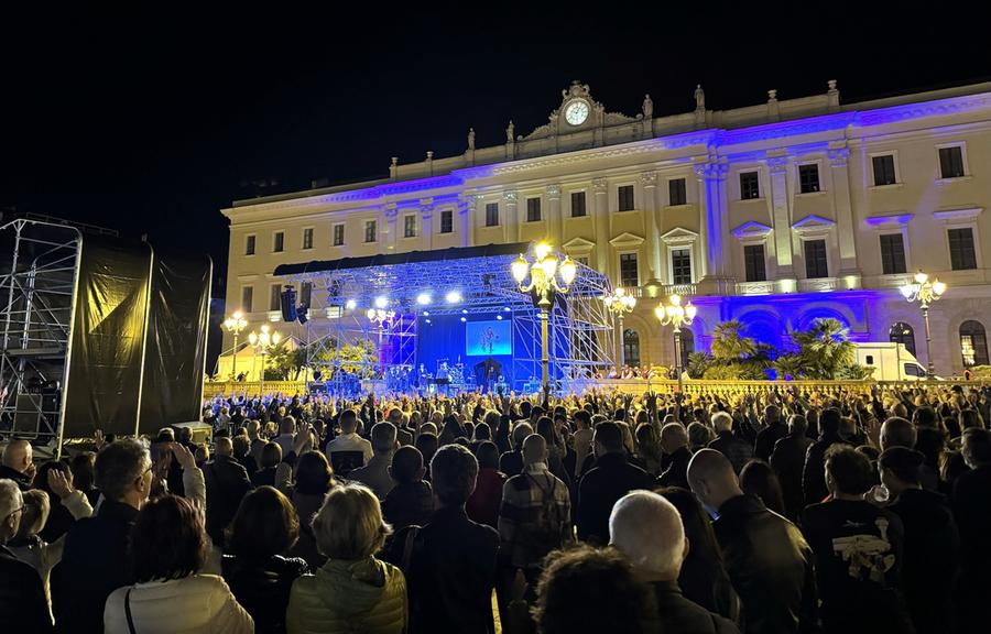 I balli e i canti dell'Isola in piazza d'Italia a Sassari