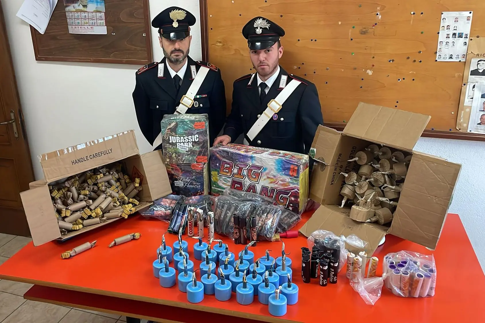 I fuochi d'artificio illegali sequestrati a Santadi dai carabinieri