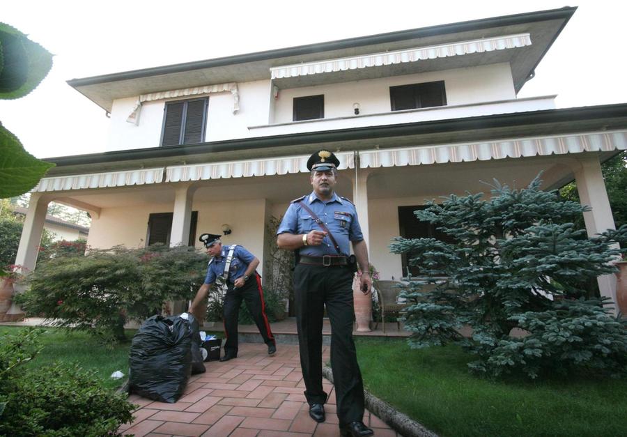 Delitto di Garlasco, sulla porta della villetta le impronte di Marco Poggi e un operatore