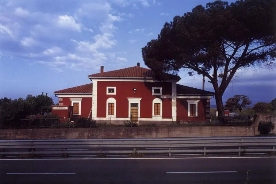 Una casa cantoniera in Sardegna (foto archivio L'Unione Sarda)