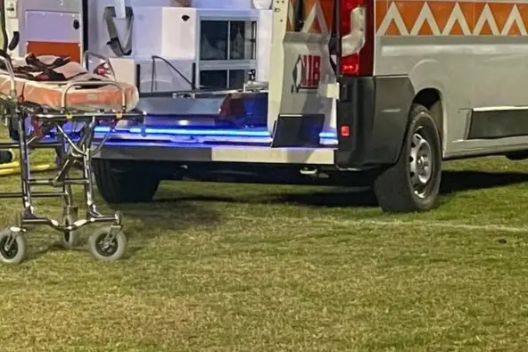 Un'ambulanza in campo