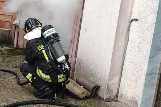 Un intervento dei vigili del fuoco (L'Unione Sarda)