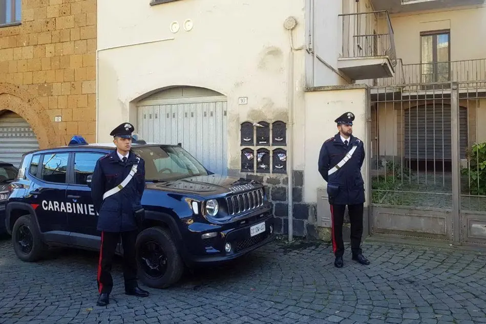 I carabinieri sul posto (Ansa/Liberotti)