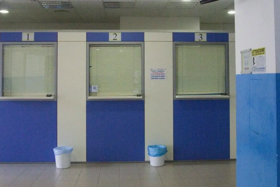 Uffici del ticket chiusi - foto Loi