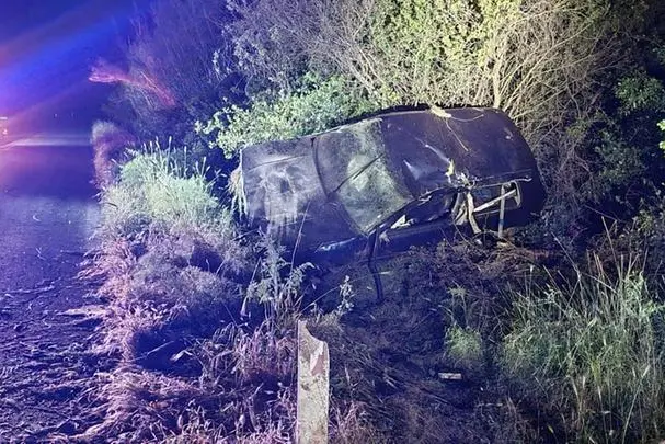 L'auto distrutta dopo l'incidente (Foto inviata da un lettore)