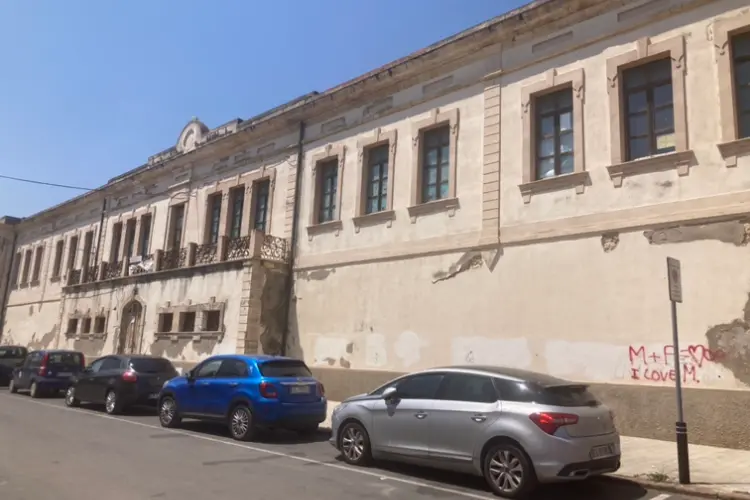 La scuola De Amicis a Porto Torres (foto Pala)