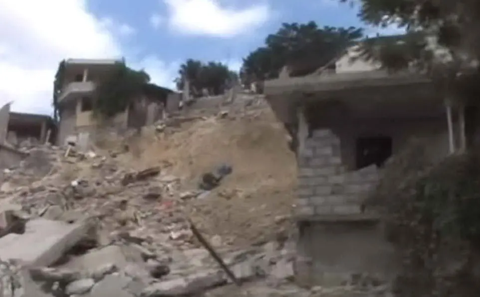 Un'abitazione abbattuta dal terremoto