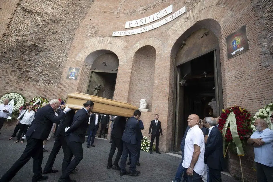 L'arrivo del feretro