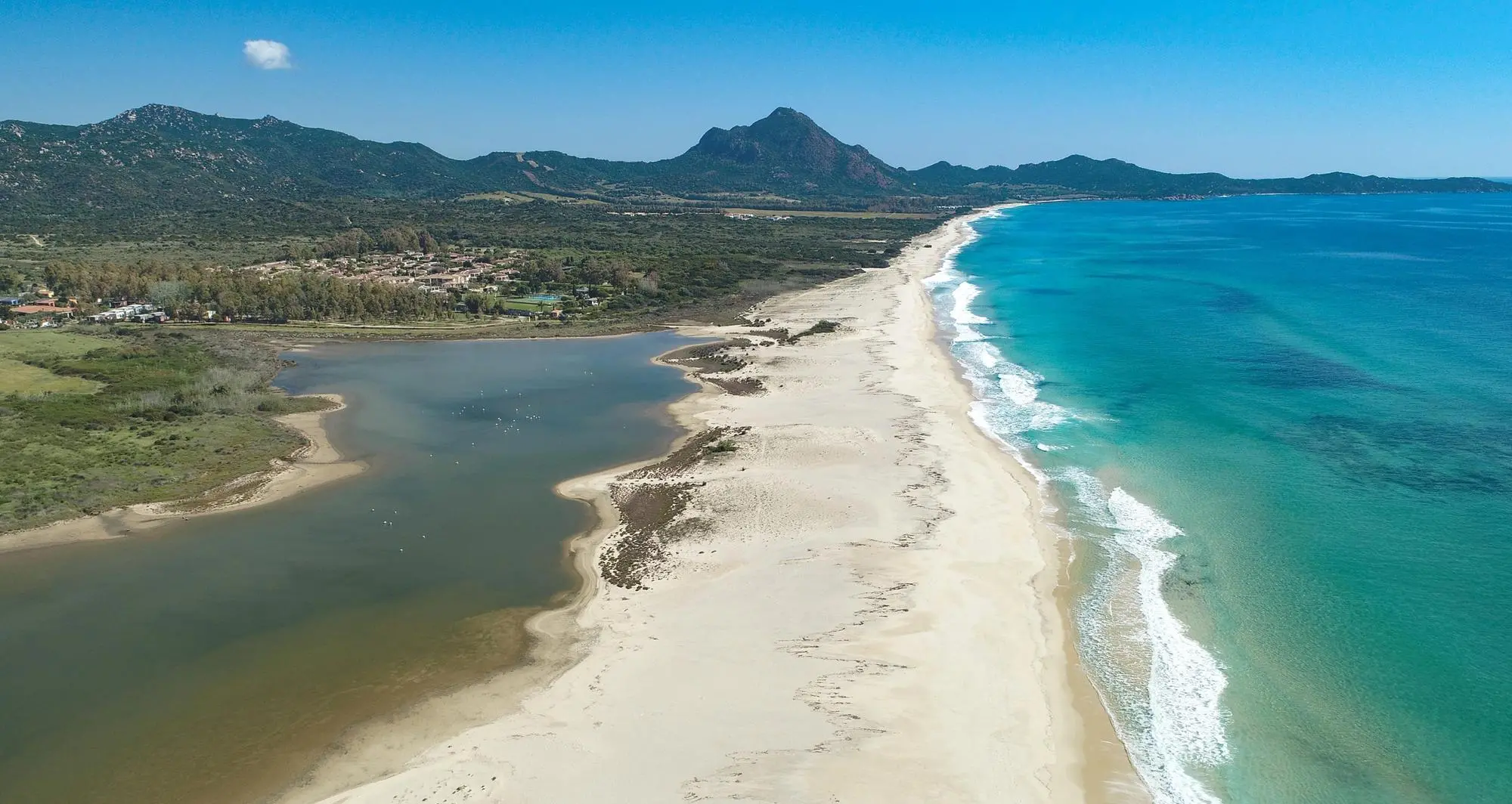 La spiaggia di Feraxi (foto archivio Unione Sarda)