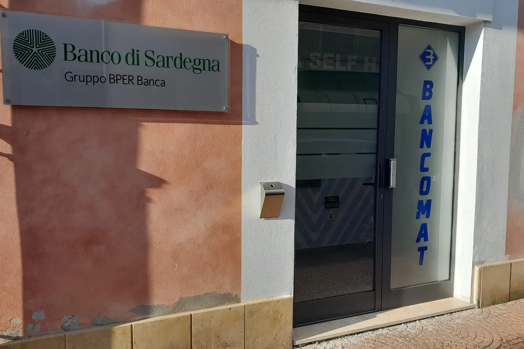 Il bancomat ad Abbasanta (foto Corrias)