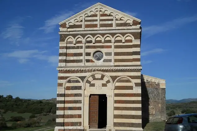 La Chiesa di San Pietro delle Immagini di Bulzi (foto Antonio Caria)
