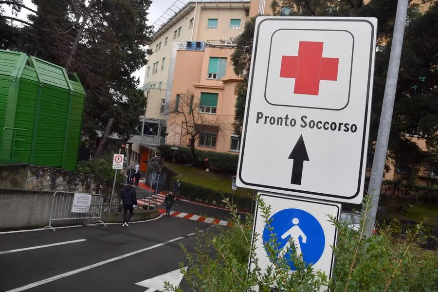 L'ingresso del Gaslini di Genova, dove è stato trasferito il neonato\u00A0(Ansa - Zennaro)