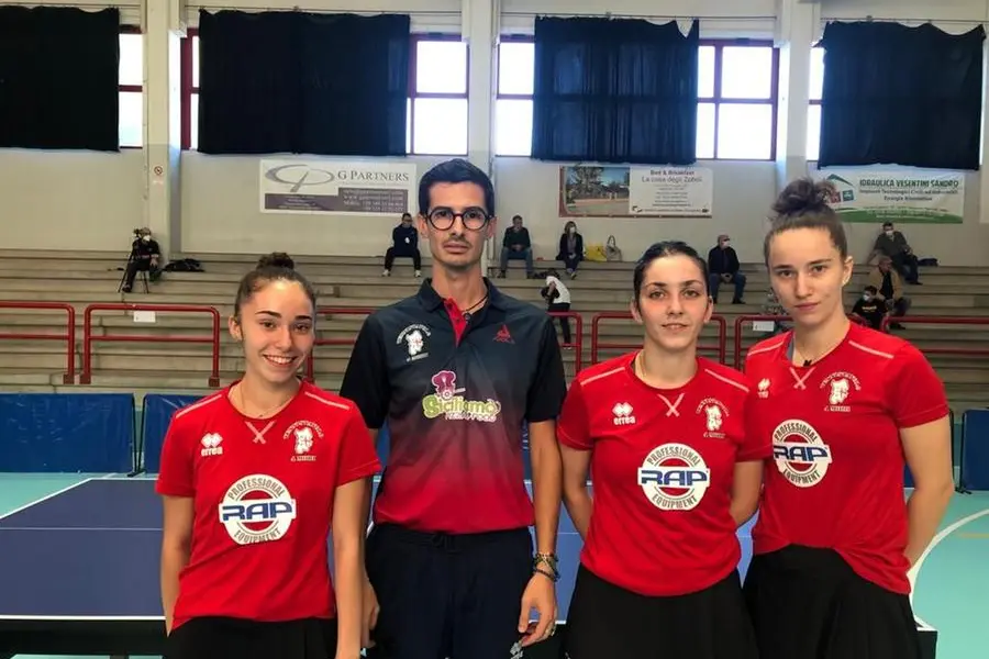 The Quattro Mori team. From left, Rossana Ferciug, the coach Mattia Contu, Tijana Jokic and Andreea Dragoman (photo granted by ASD Quattro Mori Cagliari)