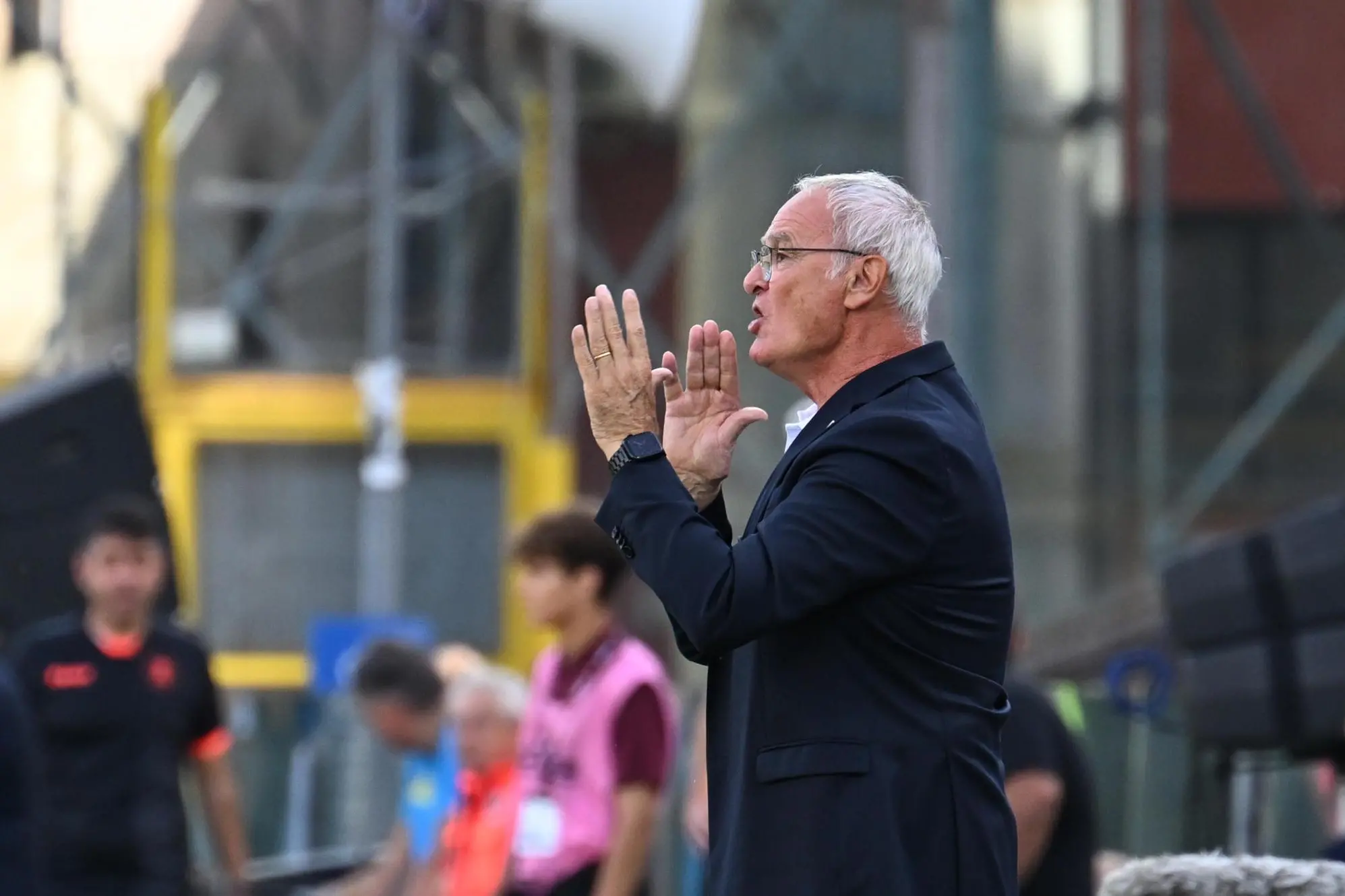 Claudio Ranieri in panchina a Salerno (Ansa)