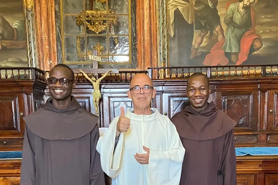 Padre Gabriele con i seminaristi della Tanzania