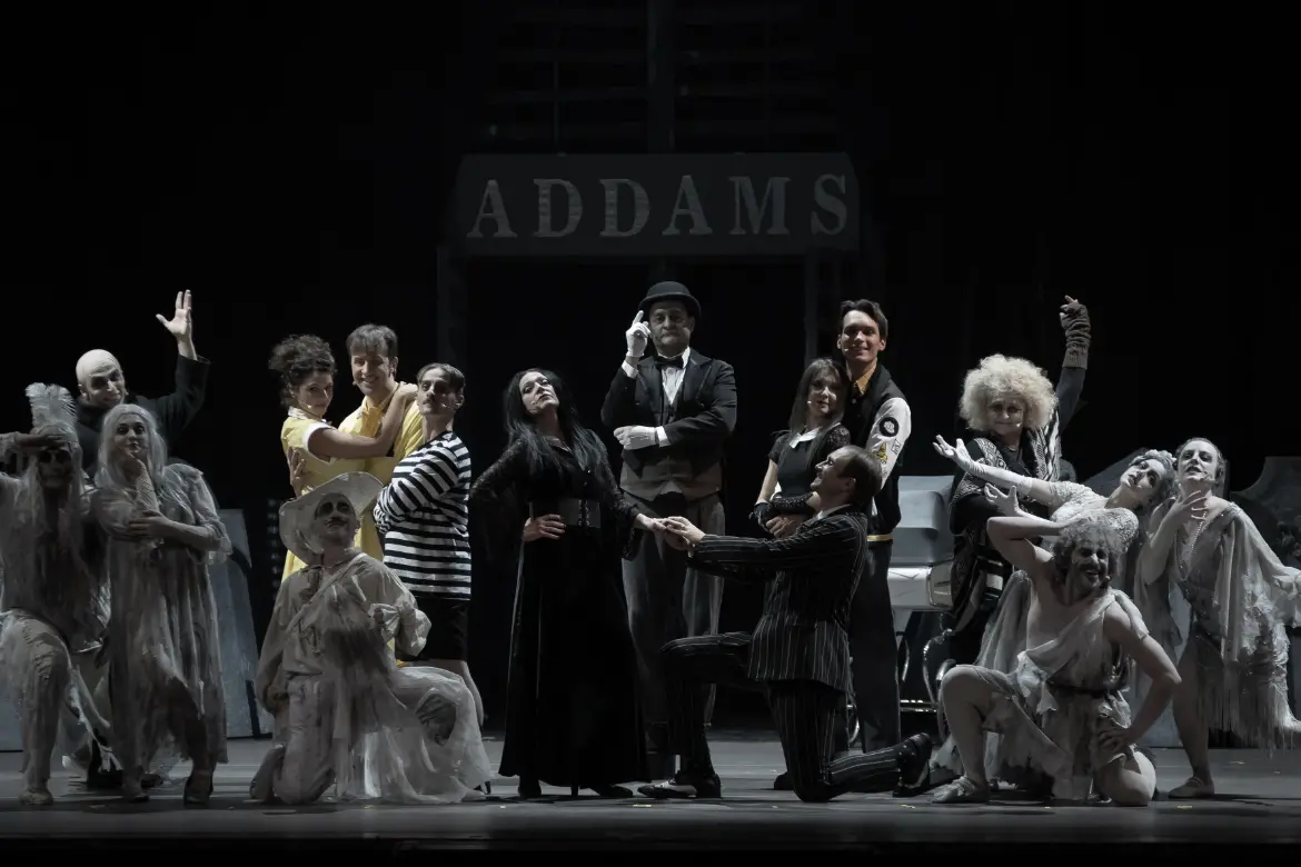\"La famiglia Addams\", un'immagine dallo spettacolo (foto ufficio stampa)
