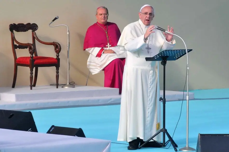 Papa Francesco durante la sua visita in Sardegna