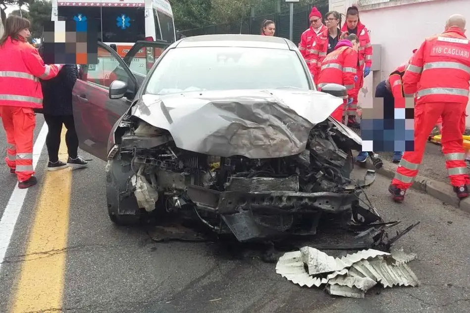 L'auto coinvolta nell'incidente (foto inviata dal nostro lettore)