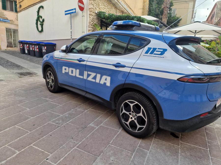 Sassari, ruba il furgone dei distributori H24 e scappa: chiesto il carcere