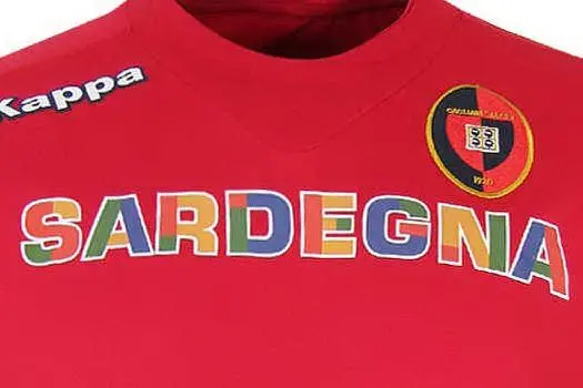 Il marchio Sardegna sulla maglia del Cagliari: ci sarà anche a Npoli?