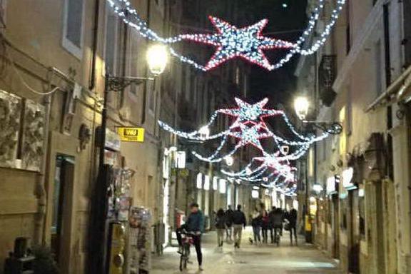 Luminarie, eventi e spettacoli: commercianti e Comune preparano il Natale in centro a Oristano