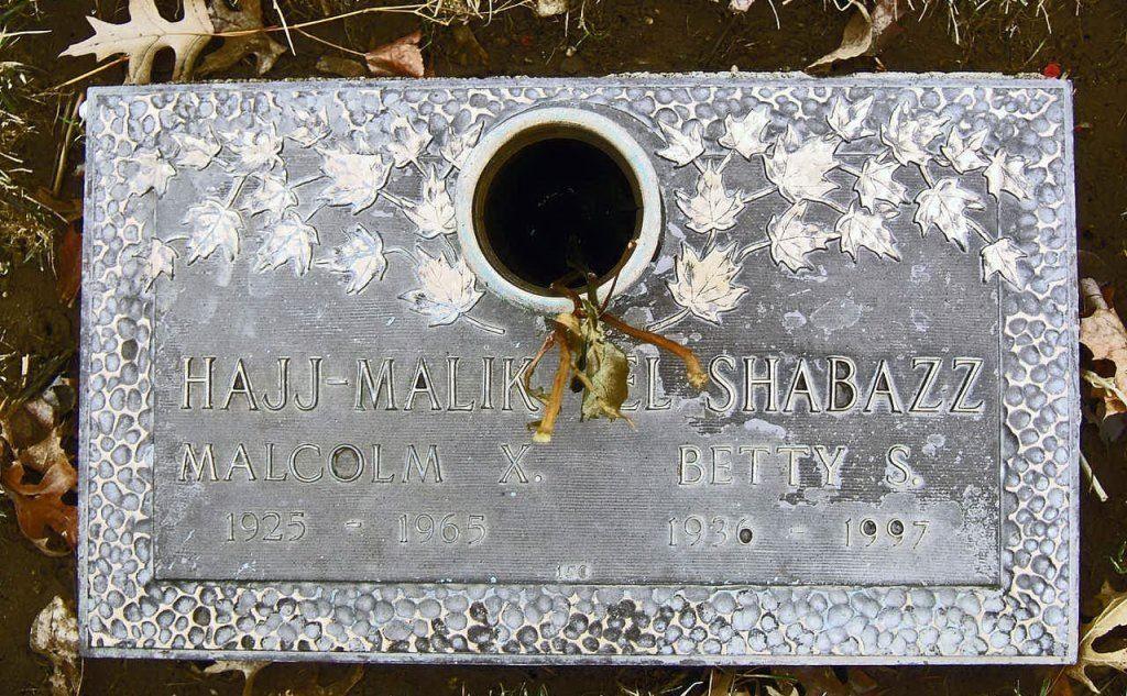 La tomba dell'attivista (foto Wikipedia)