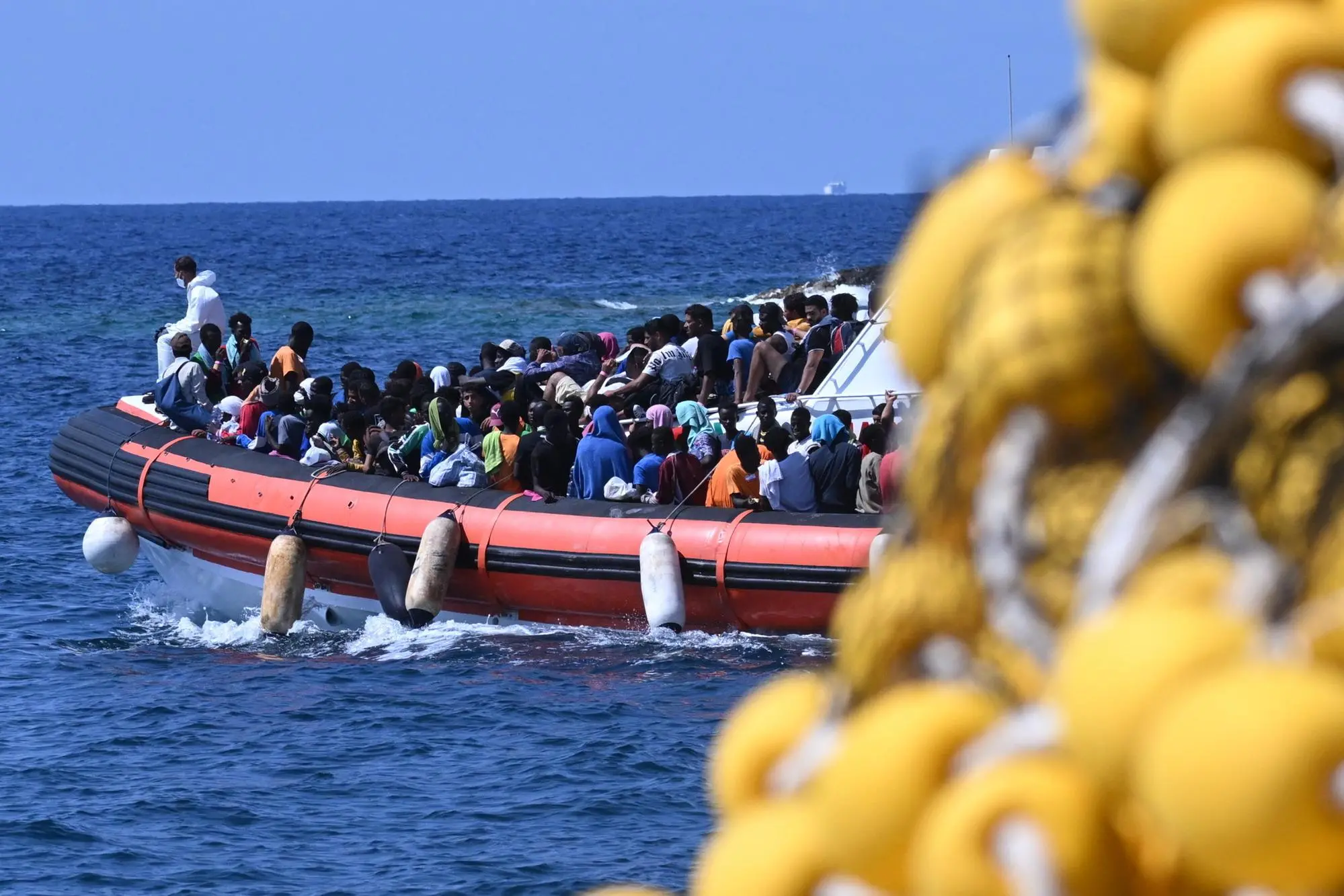 Migranti verso Lampedusa (Ansa)