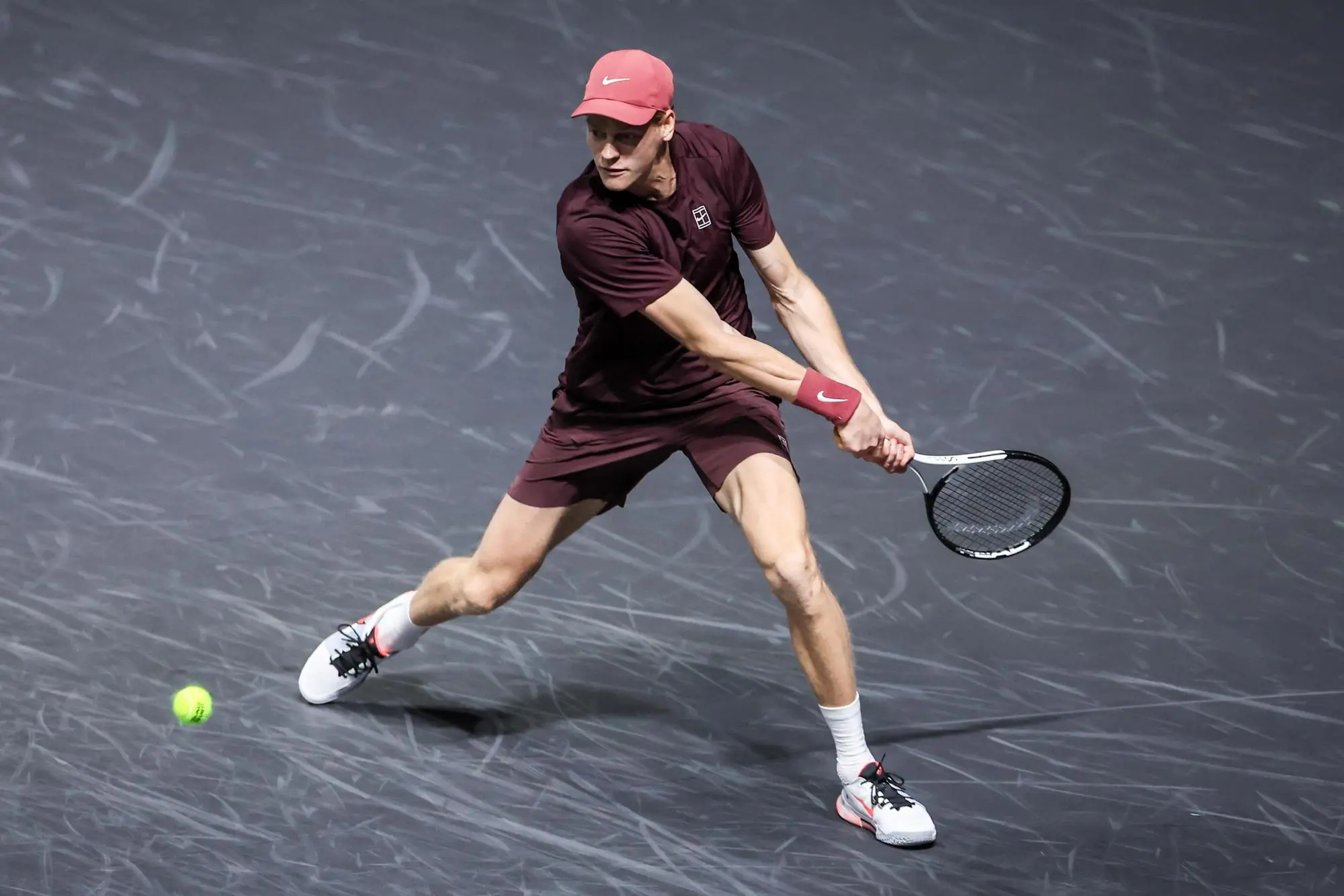 Jannik Sinner a Parigi (foto Ansa/Epa)