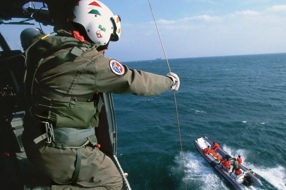 Peschereccio italiano affonda nel Mediterraneo: un morto e un disperso, due in salvo