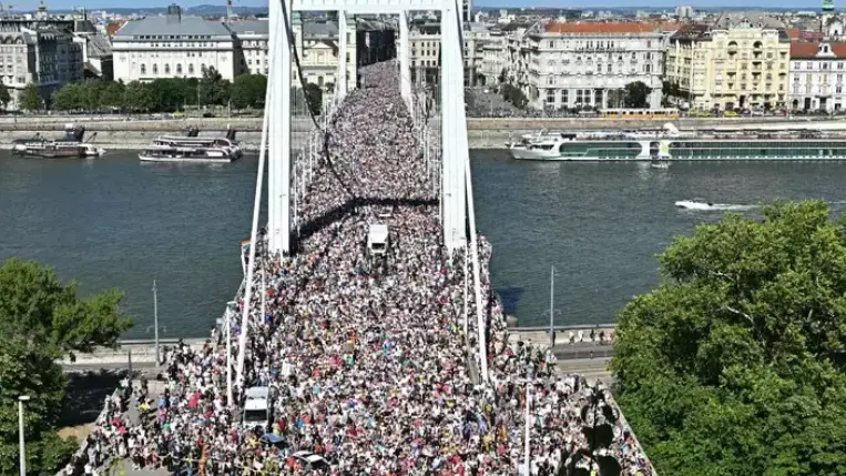 https://immagini.unionesarda.it/version/c:NzNkMWNmMzktYmEwNS00:N2M0NTIwOGMtOTVmYi00/image.webp?f=16:9