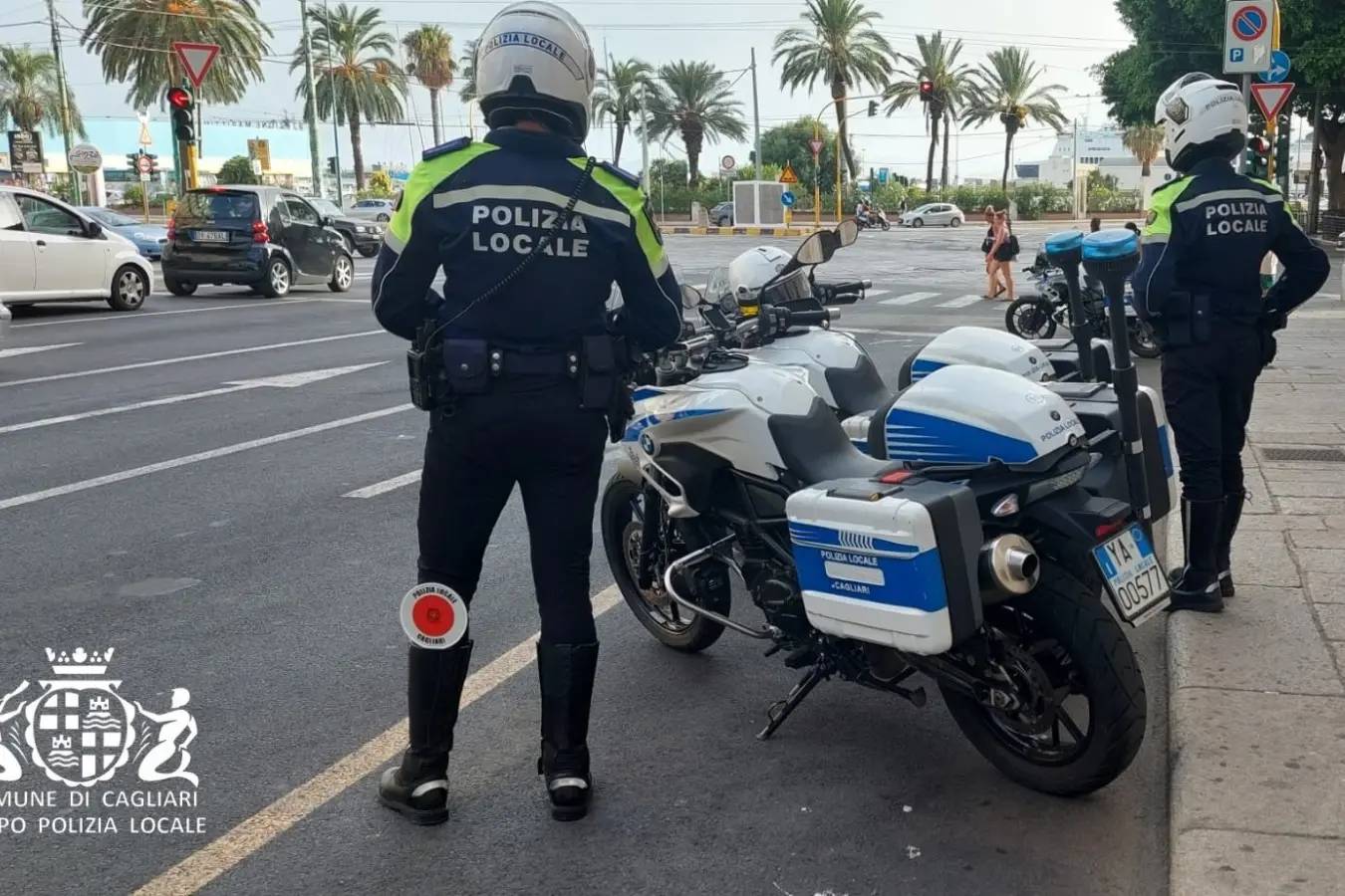 Cagliari, una pattuglia della polizia locale in servizio