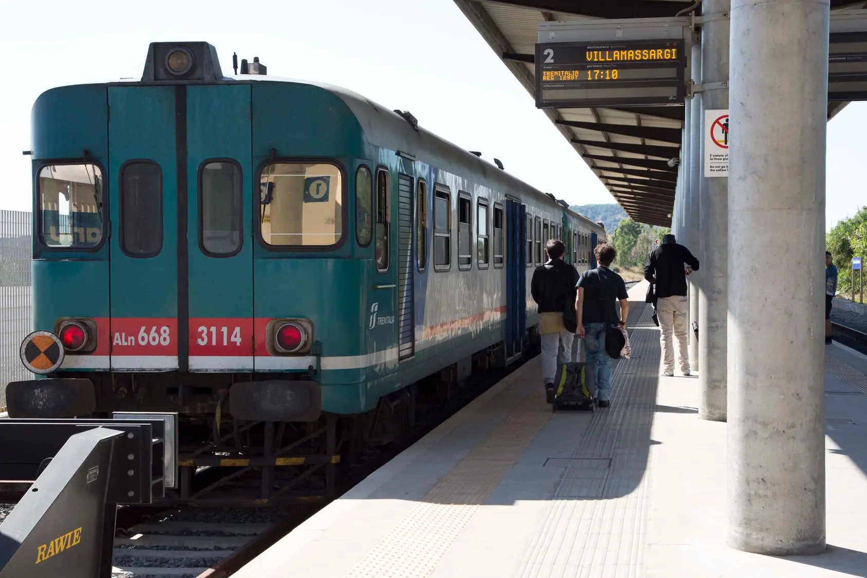 Un treno alla stazione di Carbonia