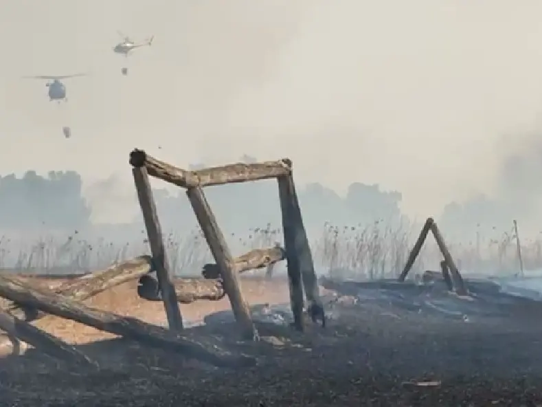 Villasor, l’incendio fa paura: interviene mezza flotta aerea. Statali chiuse - <a href="https://www.unionesarda.it/multimedia/cronaca-sardegna/il-fuoco-entra-nell-ippodromo-