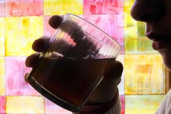 Bevande introvabili con la pandemia, 138 morti per alcol adulterato