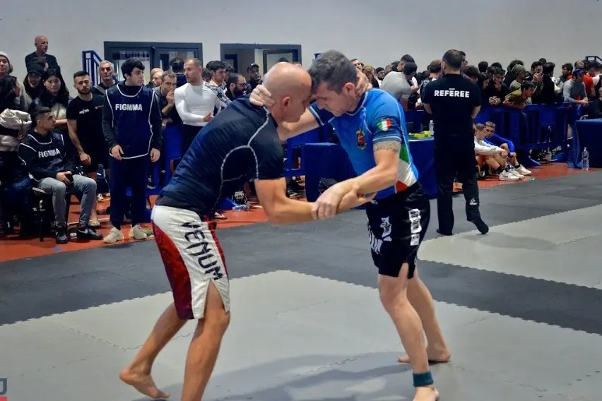Danilo Unali (a sinistra) durante un combattimento (foto Tellini)