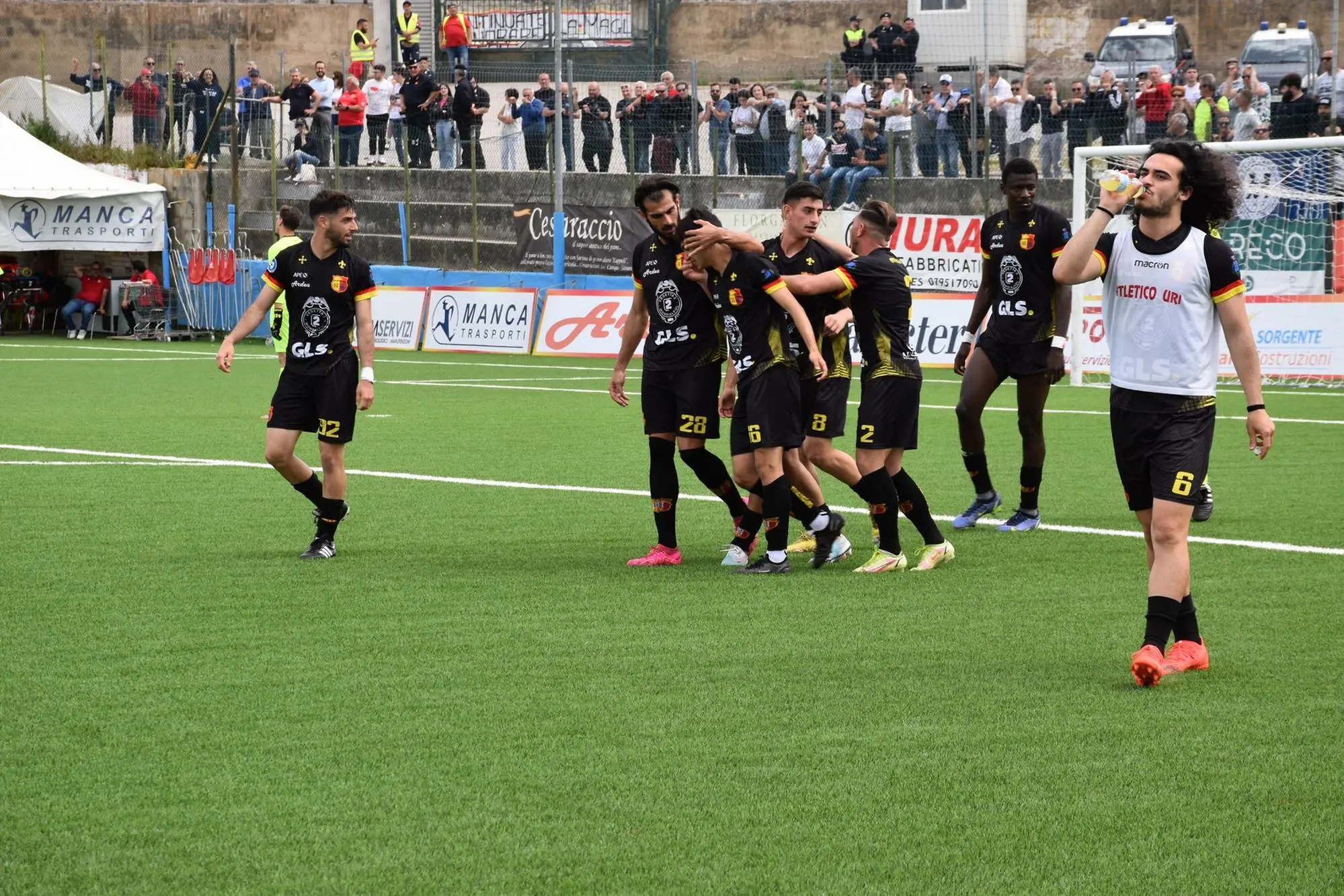 L'Atletico Uri festaggia un gol (foto Atletico Uri)
