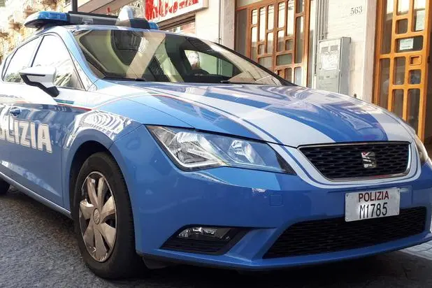 Polizia (foto Ansa)