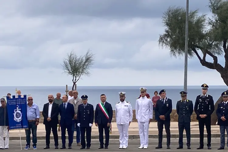 La cerimonia ai caduti della Corazzata Roma a Porto Torres (foto Pala)