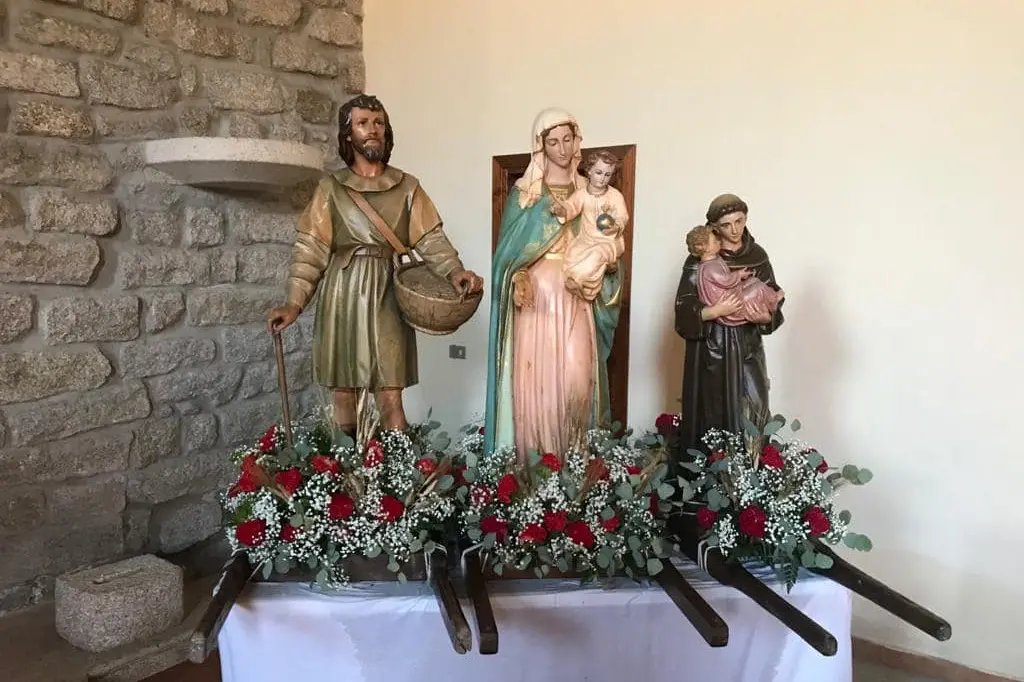 Arzachena, i Santi patroni Santa Maria della Neve, Sant'Isidoro, Sant'Antonio (foto Ronchi)