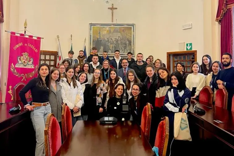 I giovani europei in visita a Palazzo Ducale di Sassari (foto concessa)