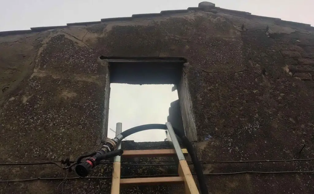 La casa incendiata