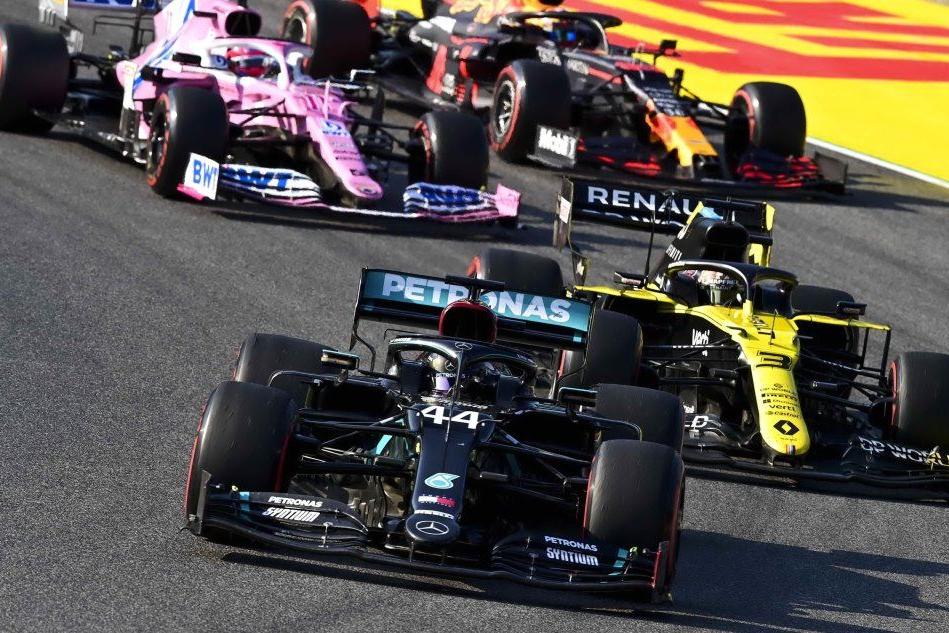 Mugello: vince Hamilton, le Ferrari chiudono in ottava e decima posizione