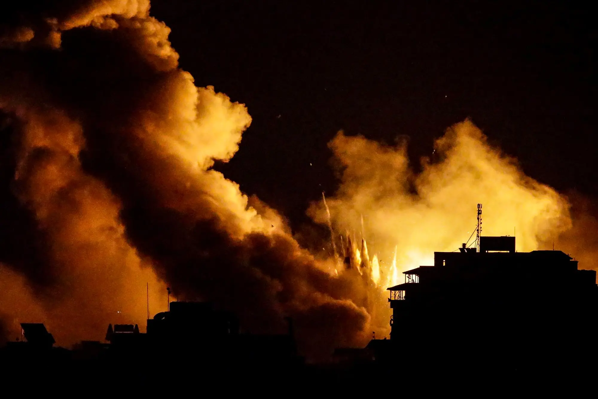 Bombardamenti israeliani a Gaza (Ansa)