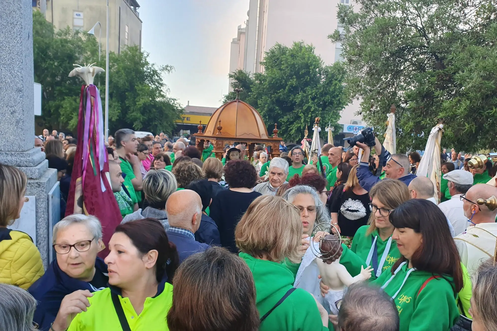 Processione col simulacro del santo (foto Oggianu)