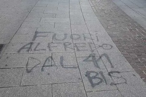 La scritta in via Manno a Cagliari (Ansa)
