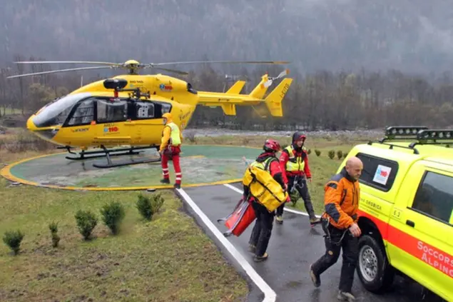 Elicottero di soccorso (Ansa)