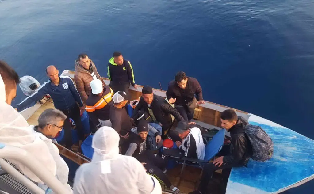 Migranti, 15 persone soccorse al largo del Sulcis