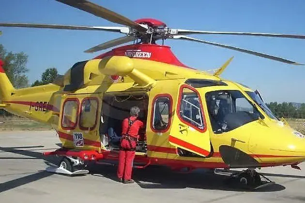 Un elicottero del 118 (foto simbolo)