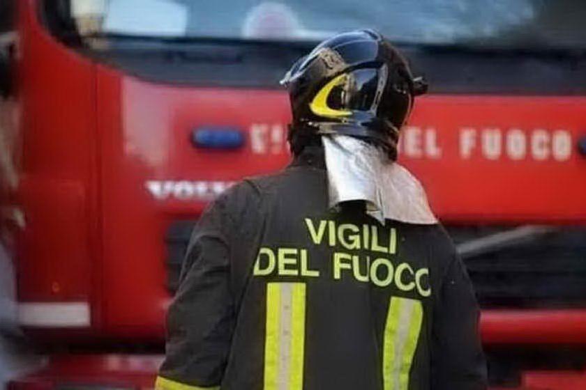 Notte di fuoco a Cagliari e Quartu, tre auto distrutte dalle fiamme